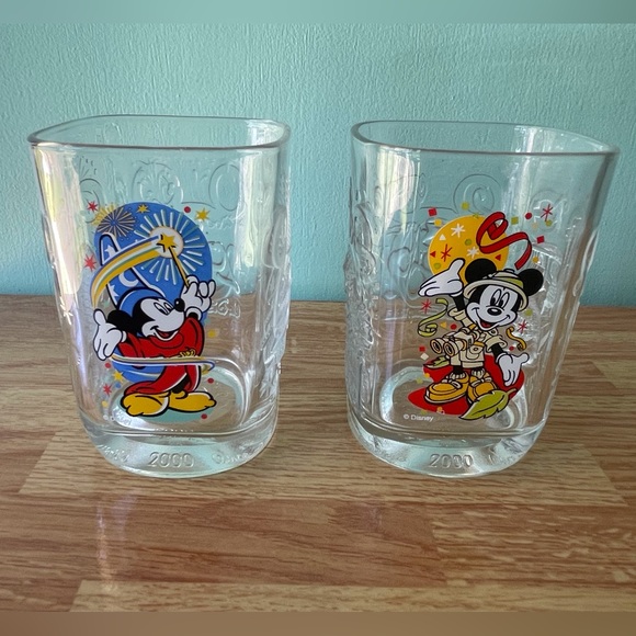 🧁 Vintage 2000 DISNEY Park Collectible Glasses MCDONALD’S Complete set of 4 - Picture 5 of 10